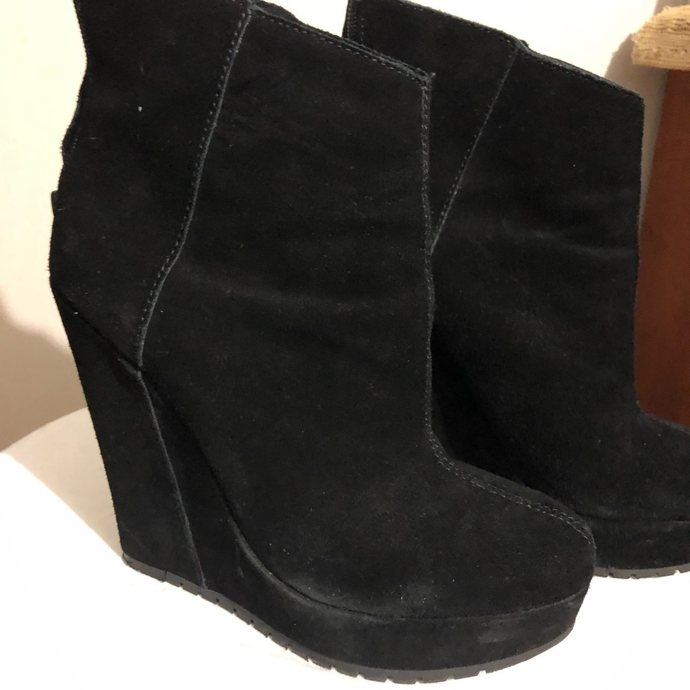 Kelsi Dagger 6 inch suede wedges booties